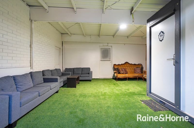 Devon-Meadows-image12