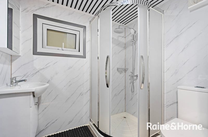 Devon-Meadows-image9